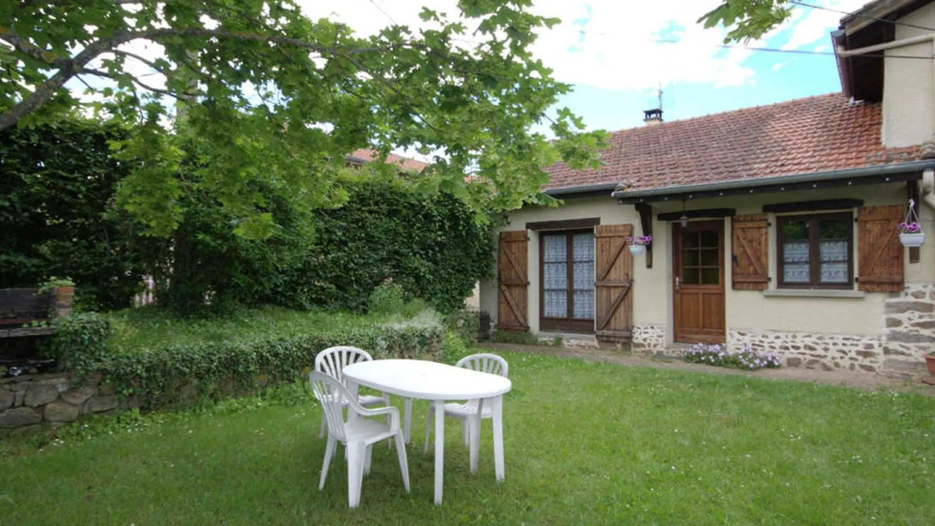 Gite Chaleureux Avec Cheminee, Grande Terrasse, Jeux Pour Enfants Et Promenades A Dos D\'Anes - Fr-1-496-283 location