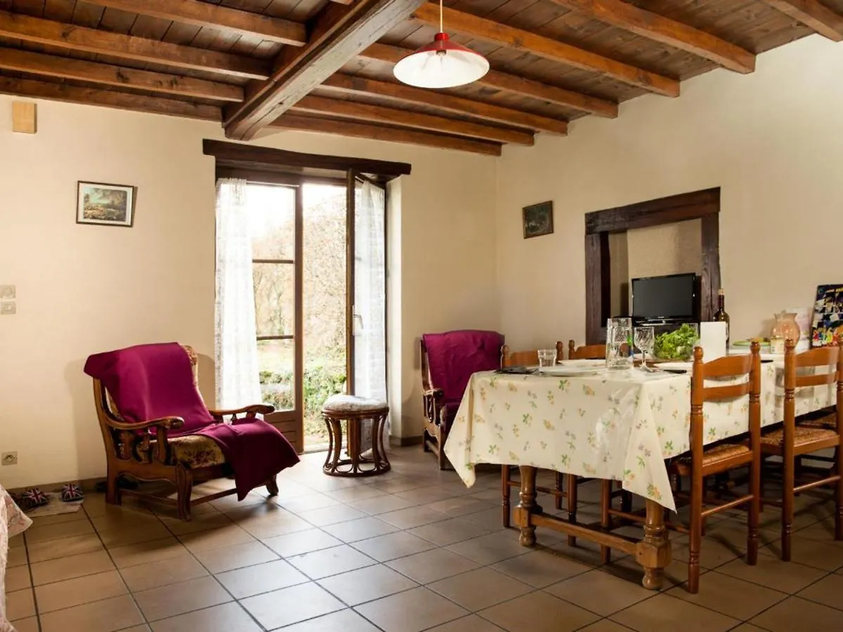 Gite Chaleureux Avec Cheminee, Grande Terrasse, Jeux Pour Enfants Et Promenades A Dos D'Anes - Fr-1-496-283 Saint-Medard-en-Forez 0*,
